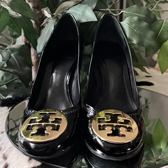 Tory Burch Black Heels with Gold Emblem - Picture 1 of 7